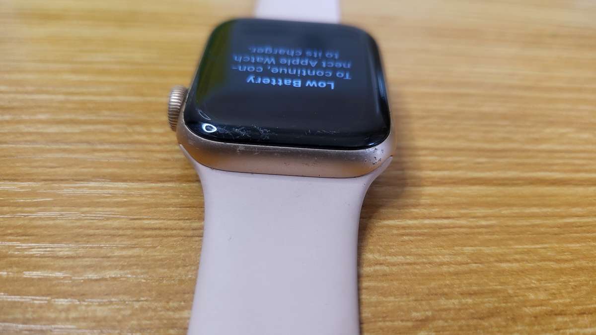 Apple Watch - Series 6 - GPS - Gold - Good Condition