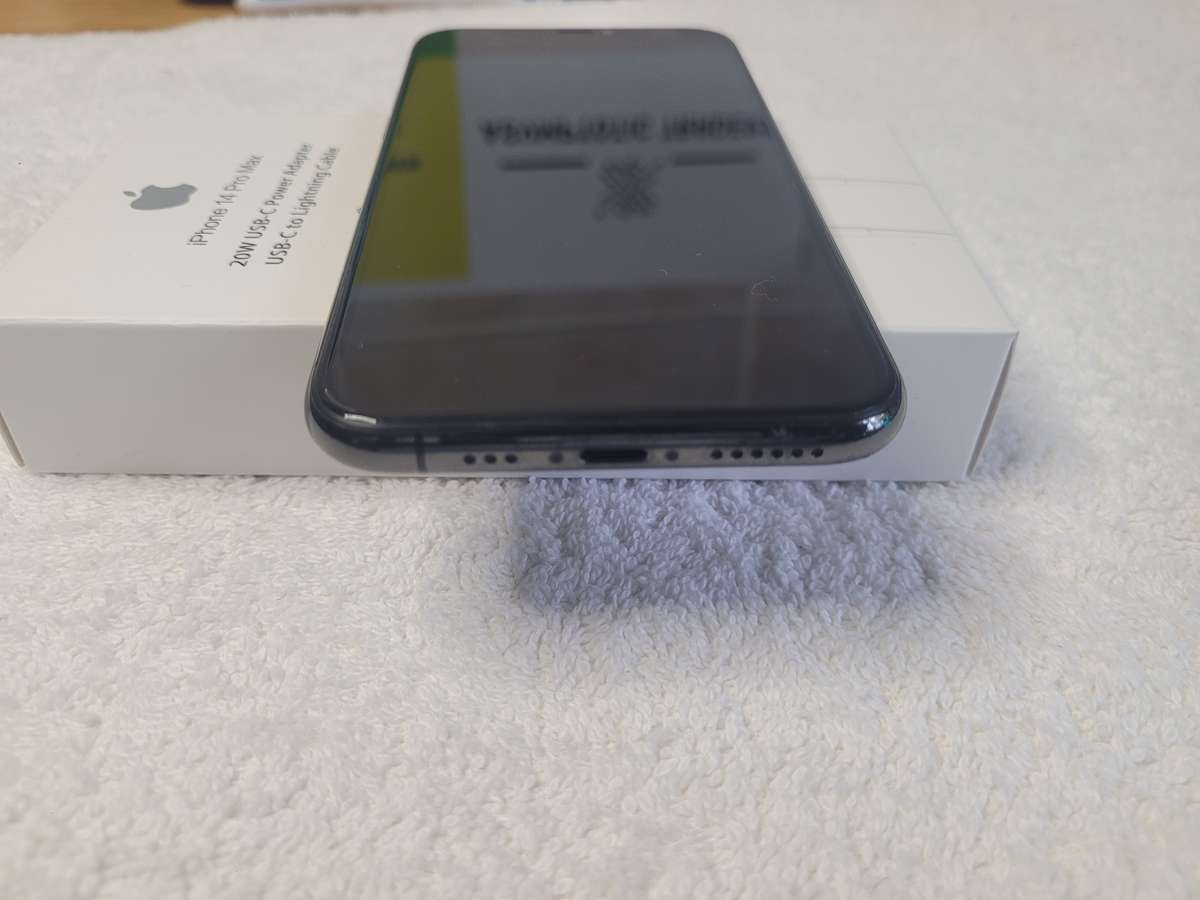 iPhone 11 Pro - Space Grey - 512GB - With Extras