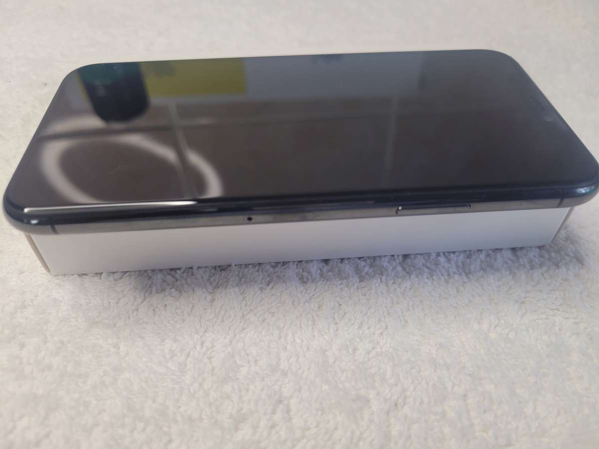 iPhone 11 Pro - Space Grey - 512GB - With Extras