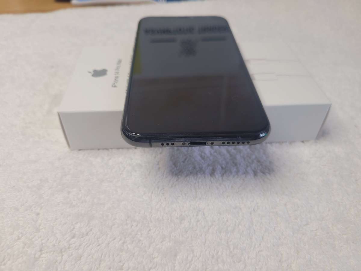 iPhone 11 Pro - Space Grey - 512GB - With Extras