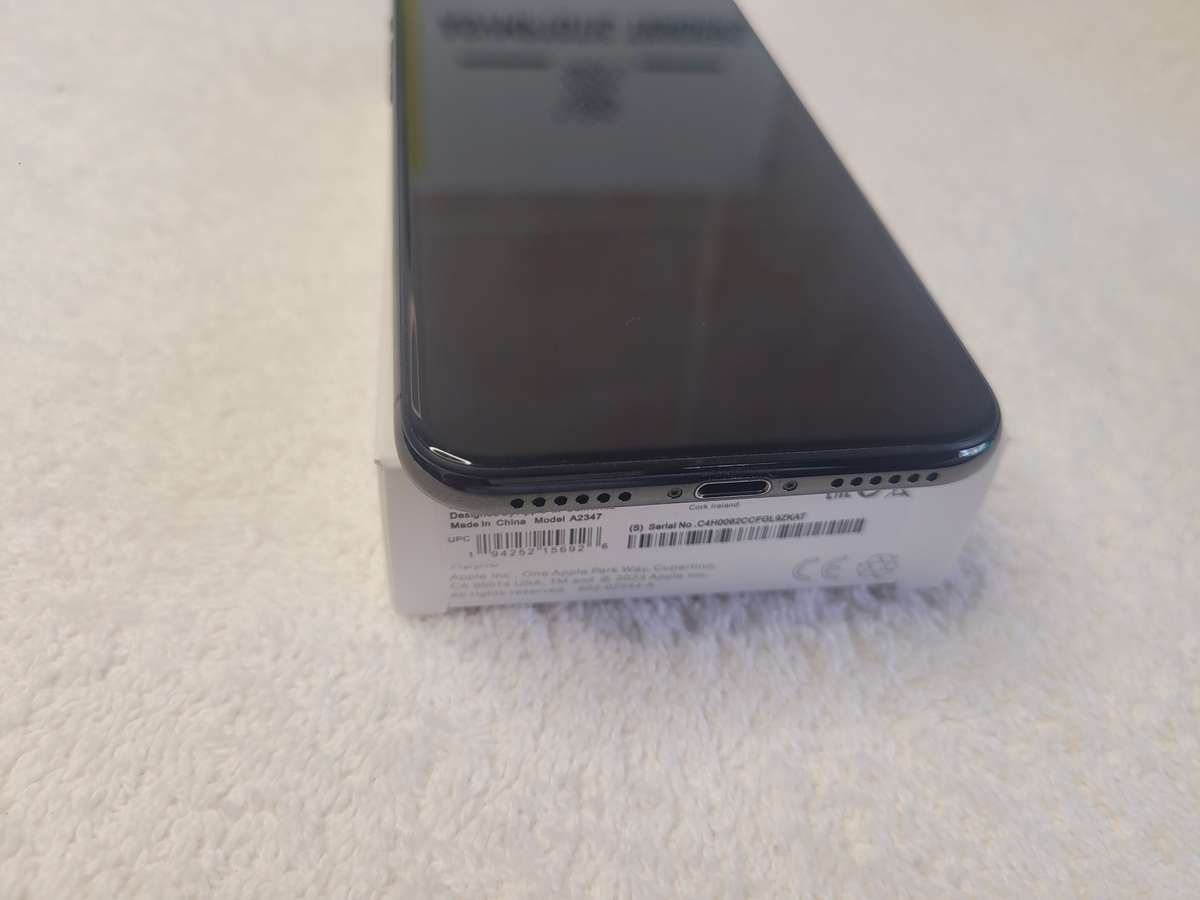 iPhone XS - Space Grey - 256GB - With Extras