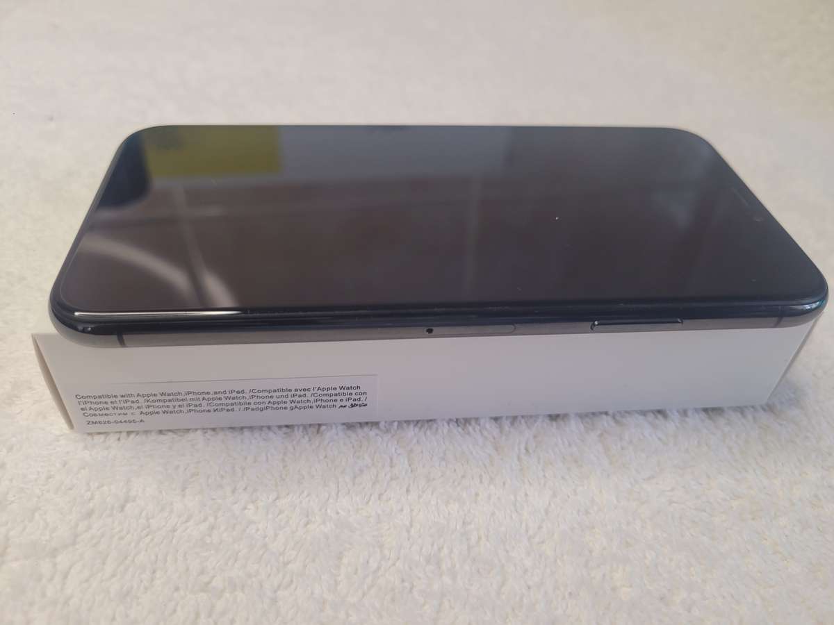 iPhone XS - Space Grey - 256GB - With Extras