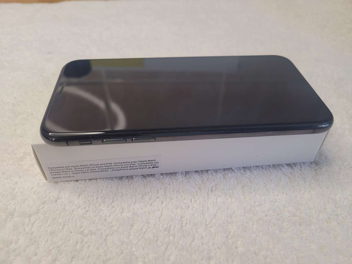 iPhone XS - Space Grey - 256GB - With Extras