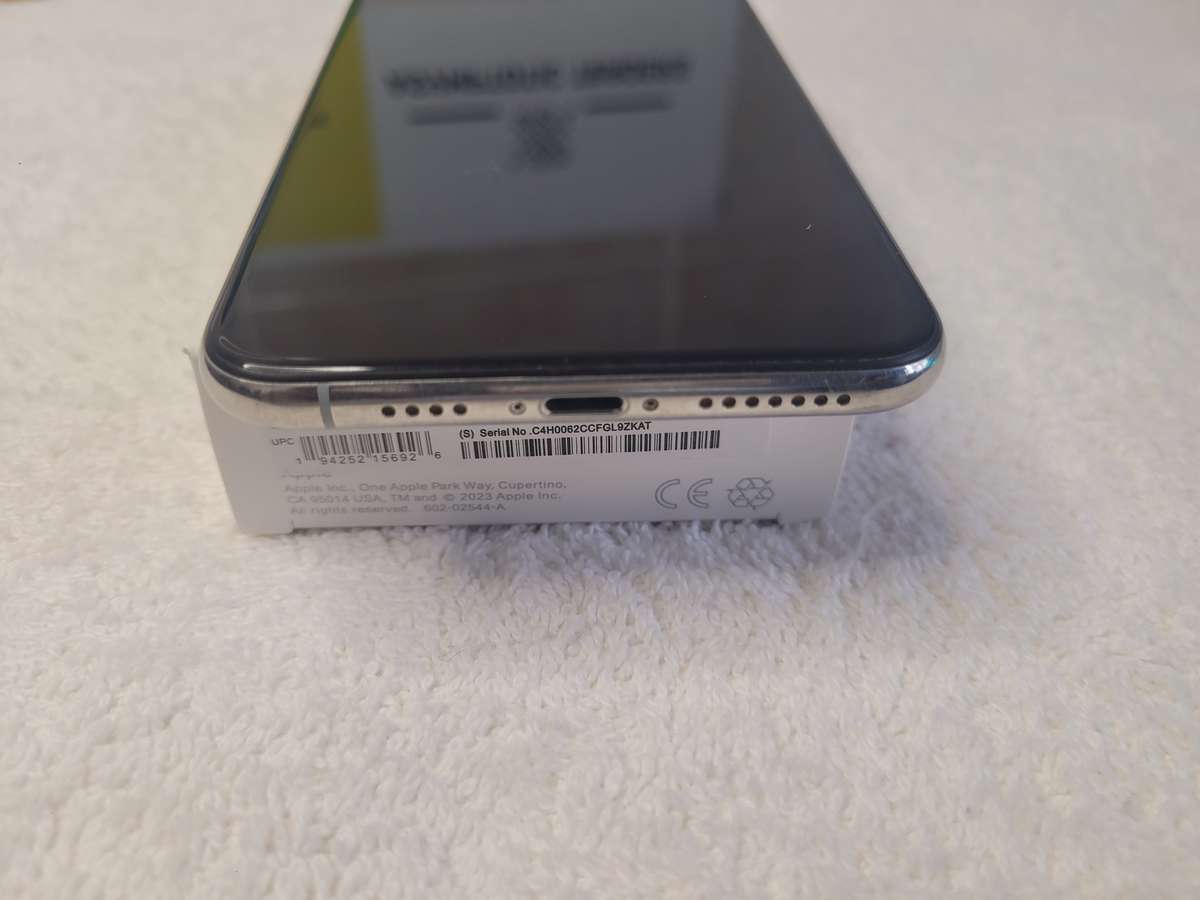 iPhone XS Max Silver 256GB With Extras