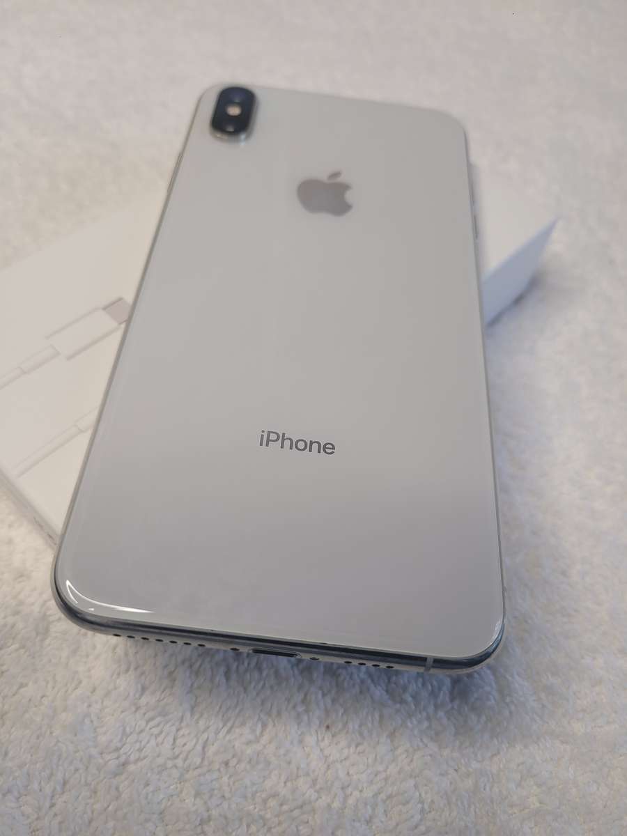 iPhone XS Max Silver 256GB With Extras