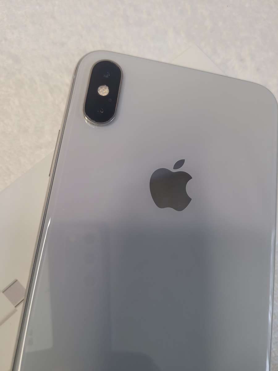 iPhone XS Max Silver 256GB With Extras