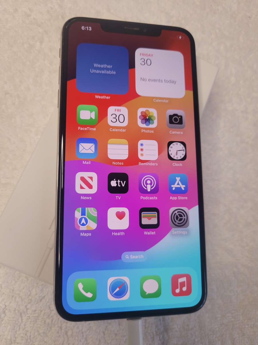 iPhone XS Max Silver 256GB With Extras