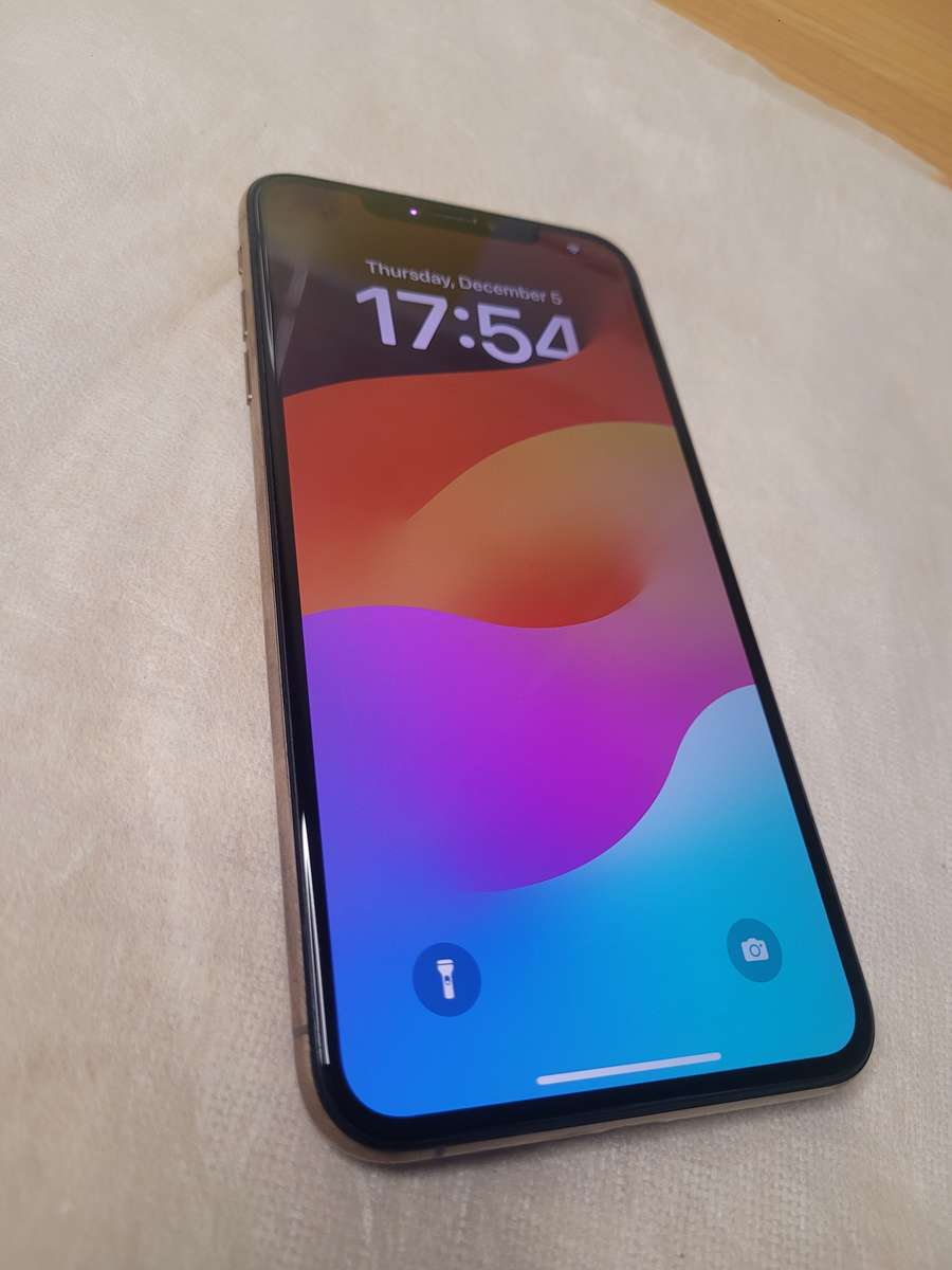 iPhone XS Max - Gold - 256GB - With Extras - Excellent Condition