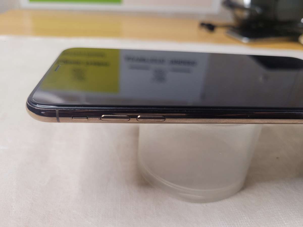 iPhone XS Max - Gold - 256GB - With Extras - Excellent Condition