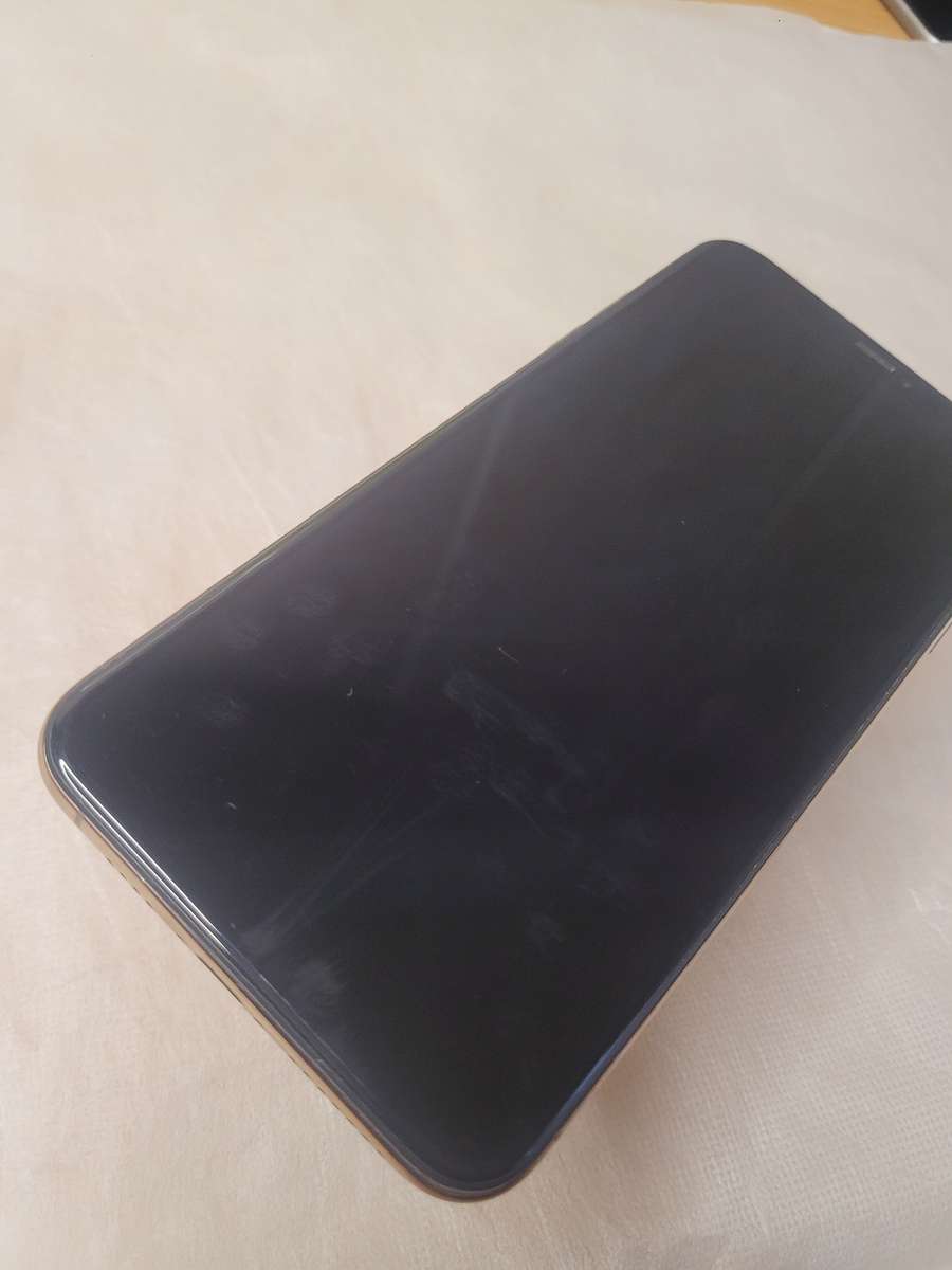 iPhone XS Max - Gold - 256GB - With Extras - Excellent Condition