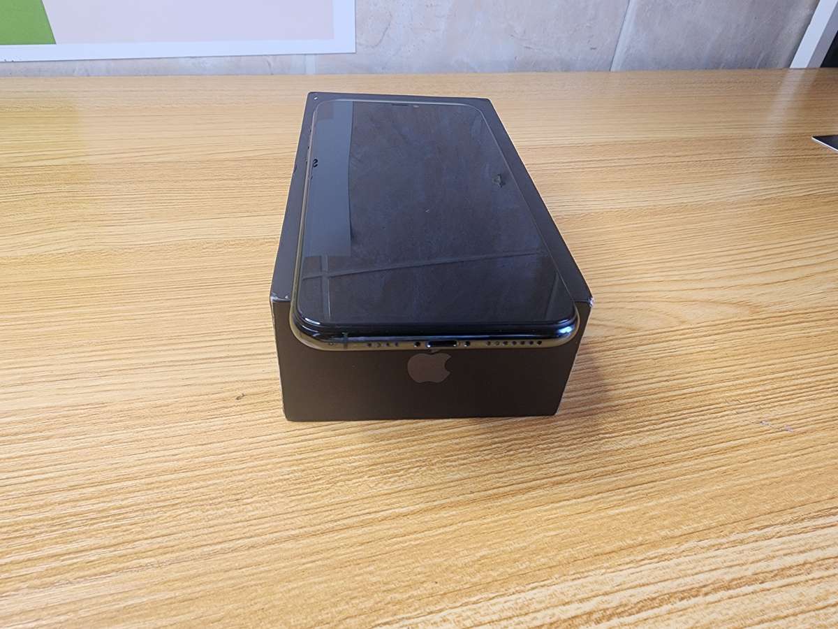 iPhone 11 Pro Max | Space Gray | 64GB | Excellent Condition Boxed | With Extras | Read