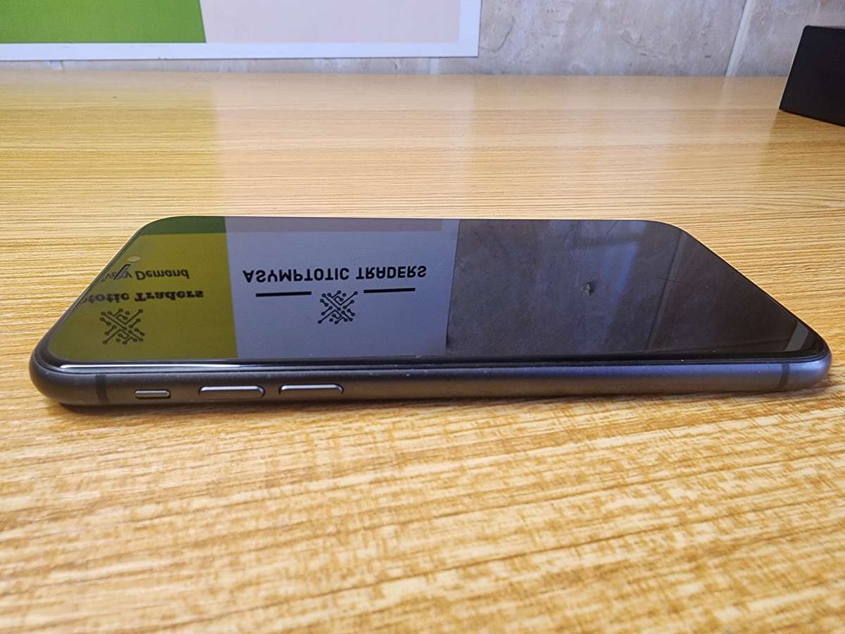 iPhone 11 | Black | 64GB | Excellent Condition | With Extras | Read