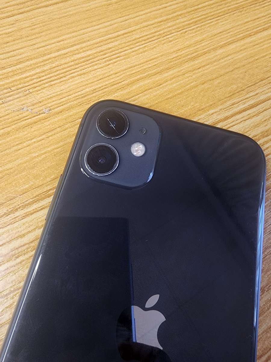 iPhone 11 | Black | 64GB | Excellent Condition | With Extras | Read