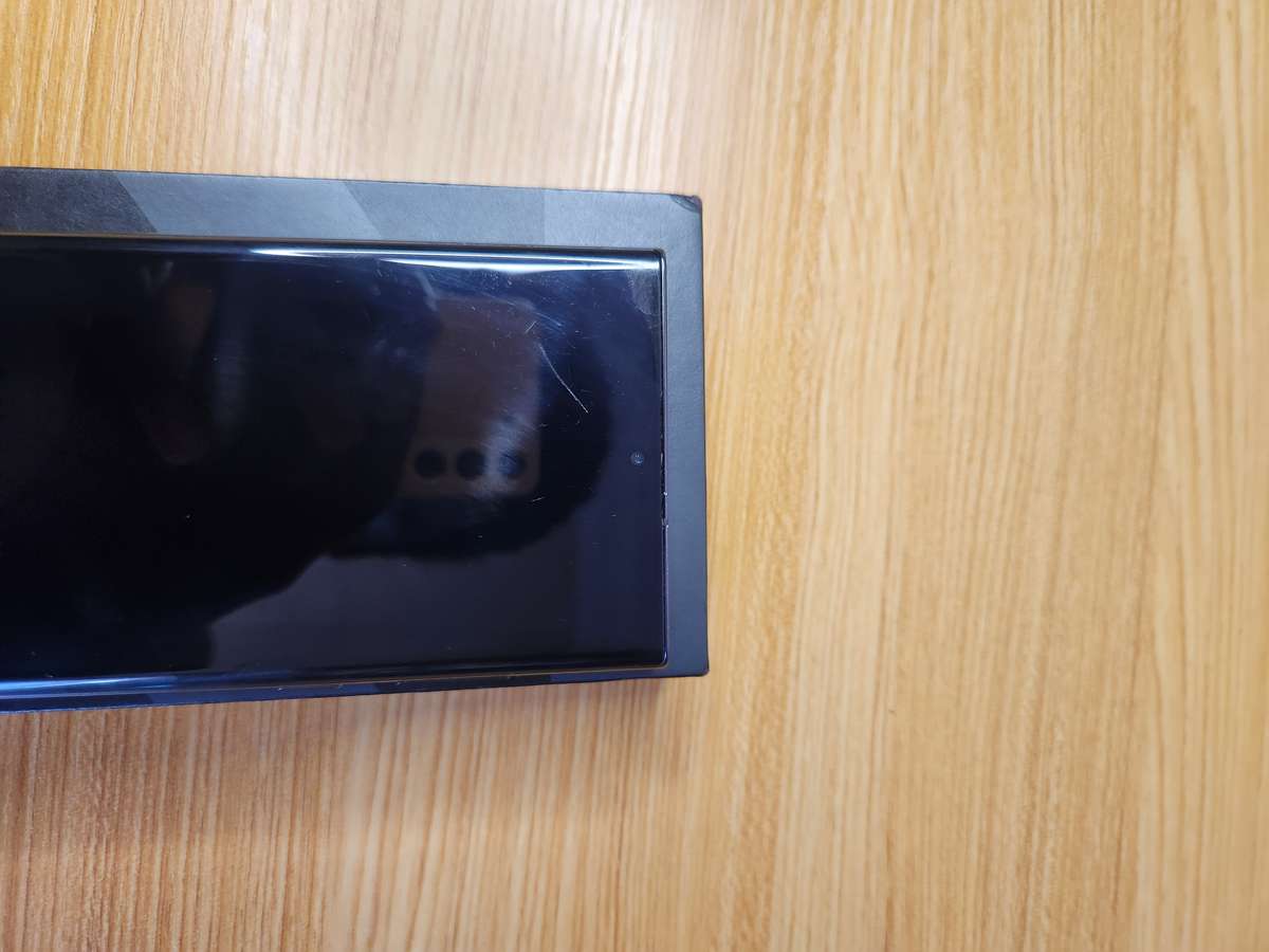 Samsung Galaxy | S22 Ultra 5G | 256GB | All Networks | Dual Sim | Burgundy | Very Good Condition