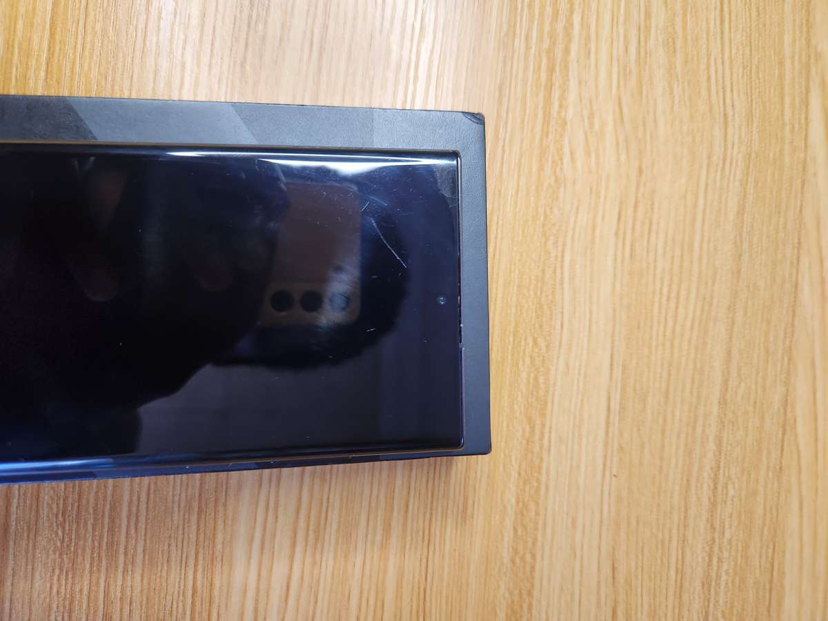 Samsung Galaxy | S22 Ultra 5G | 256GB | All Networks | Dual Sim | Burgundy | Very Good Condition