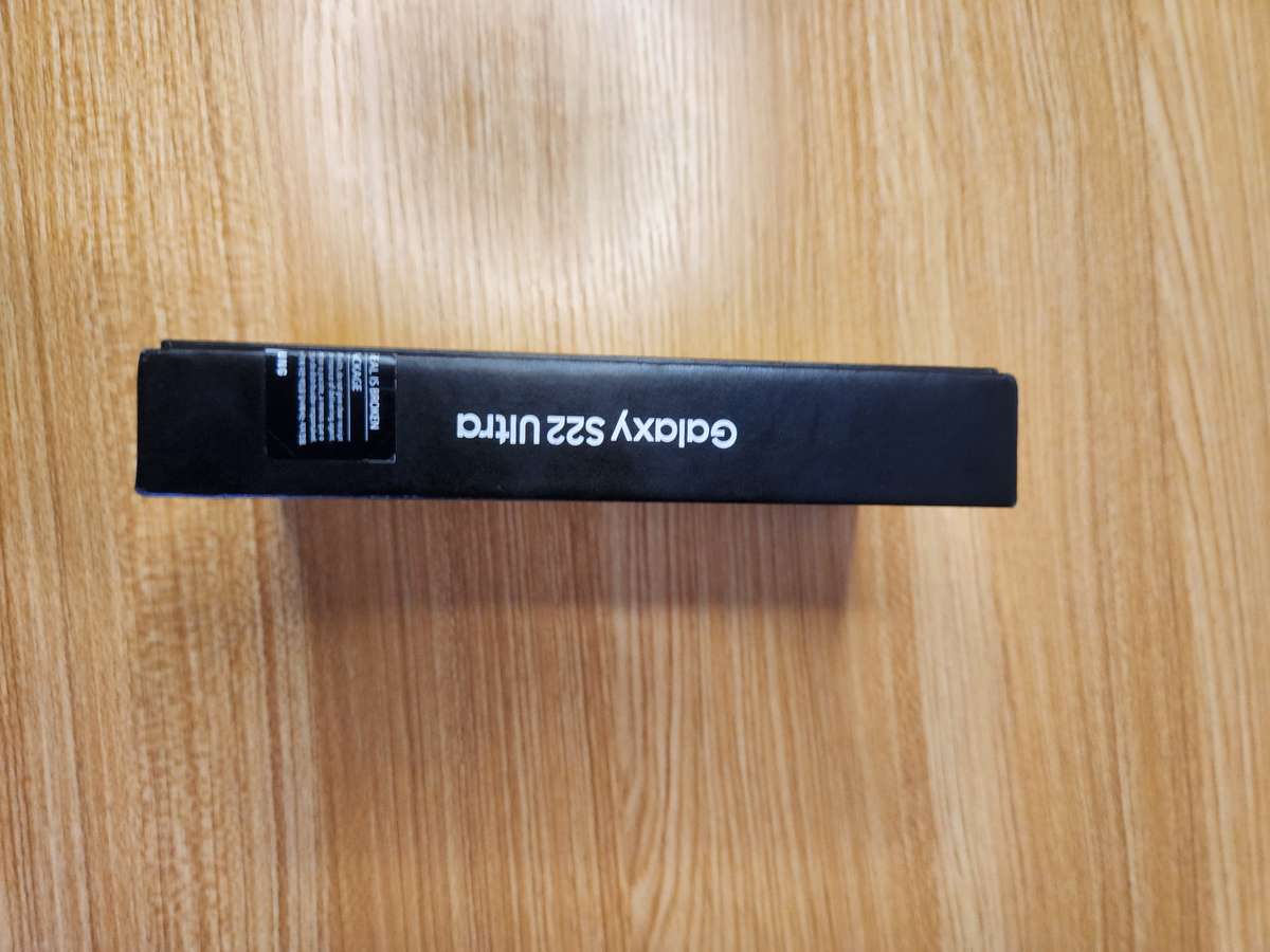 Samsung Galaxy | S22 Ultra 5G | 256GB | All Networks | Dual Sim | Burgundy | Very Good Condition