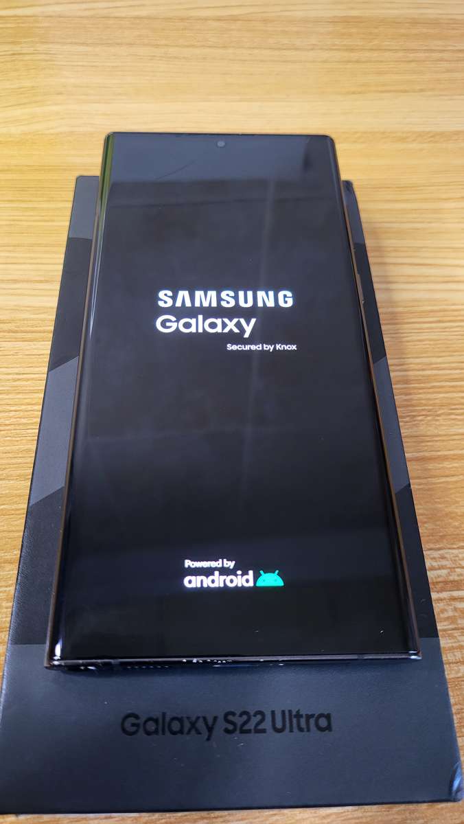 Samsung Galaxy | S22 Ultra 5G | 256GB | All Networks | Dual Sim | Black | Very Good Condition