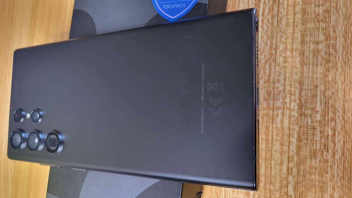 Samsung Galaxy | S22 Ultra 5G | 256GB | All Networks | Dual Sim | Black | Very Good Condition