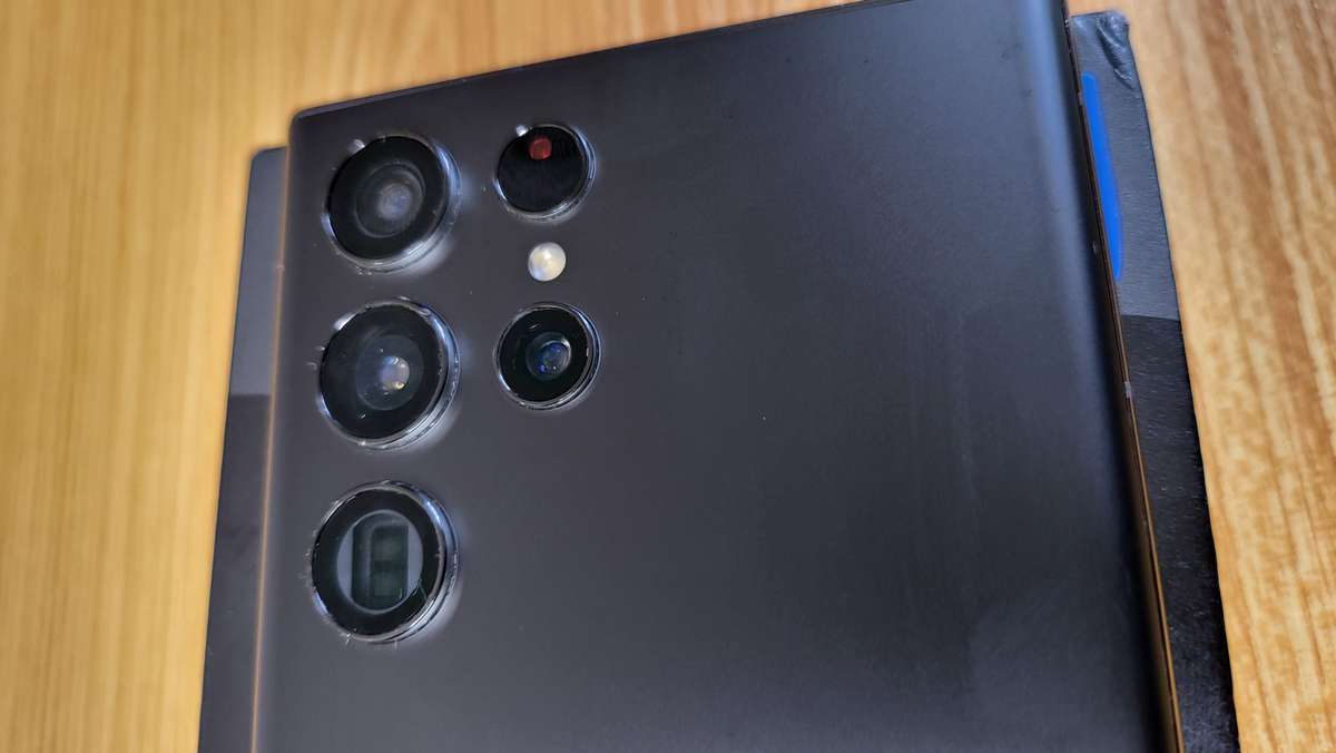 Samsung Galaxy | S22 Ultra 5G | 256GB | All Networks | Dual Sim | Black | Very Good Condition