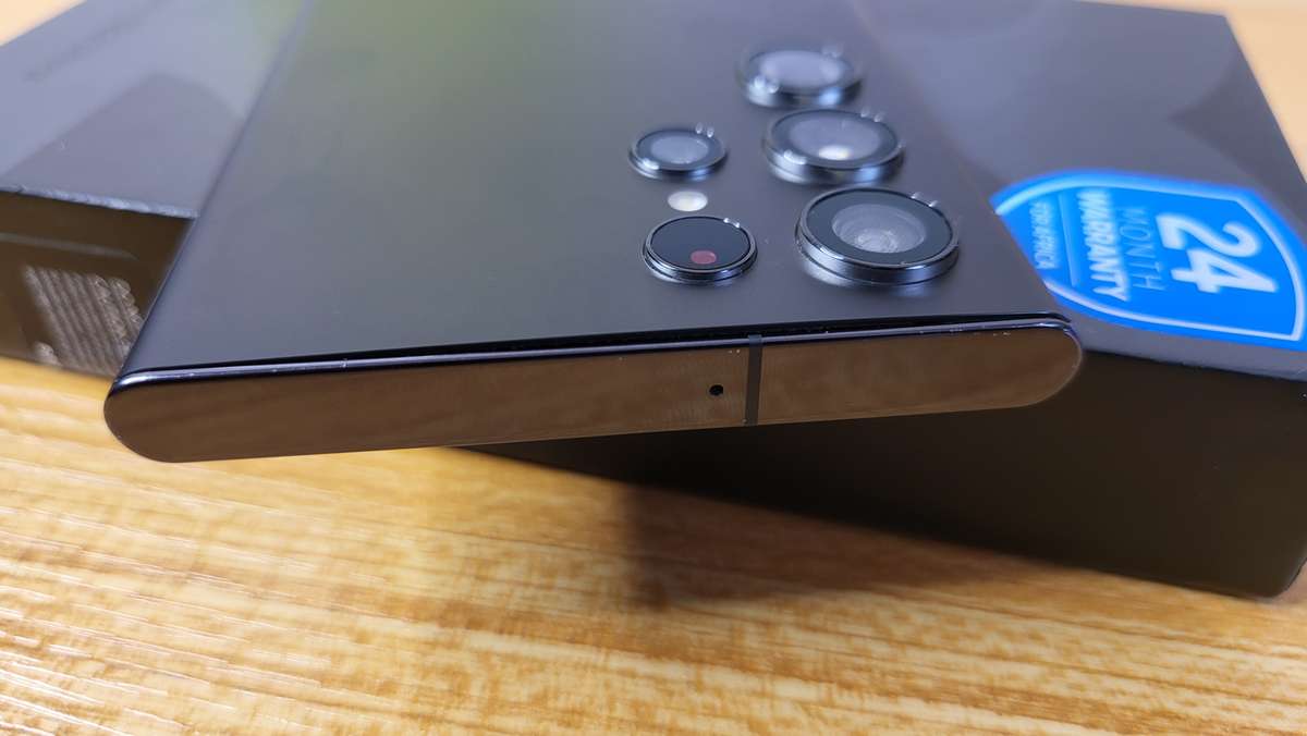 Samsung Galaxy | S22 Ultra 5G | 256GB | All Networks | Dual Sim | Black | Very Good Condition