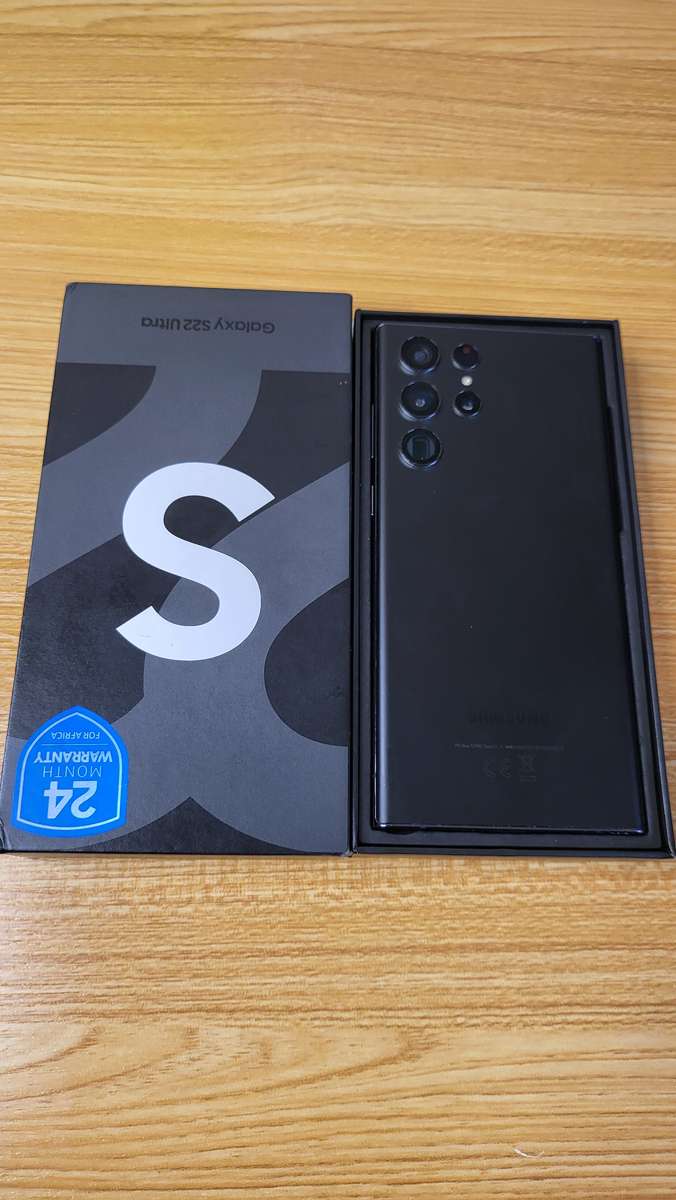 Samsung Galaxy | S22 Ultra 5G | 256GB | All Networks | Dual Sim | Black | Very Good Condition