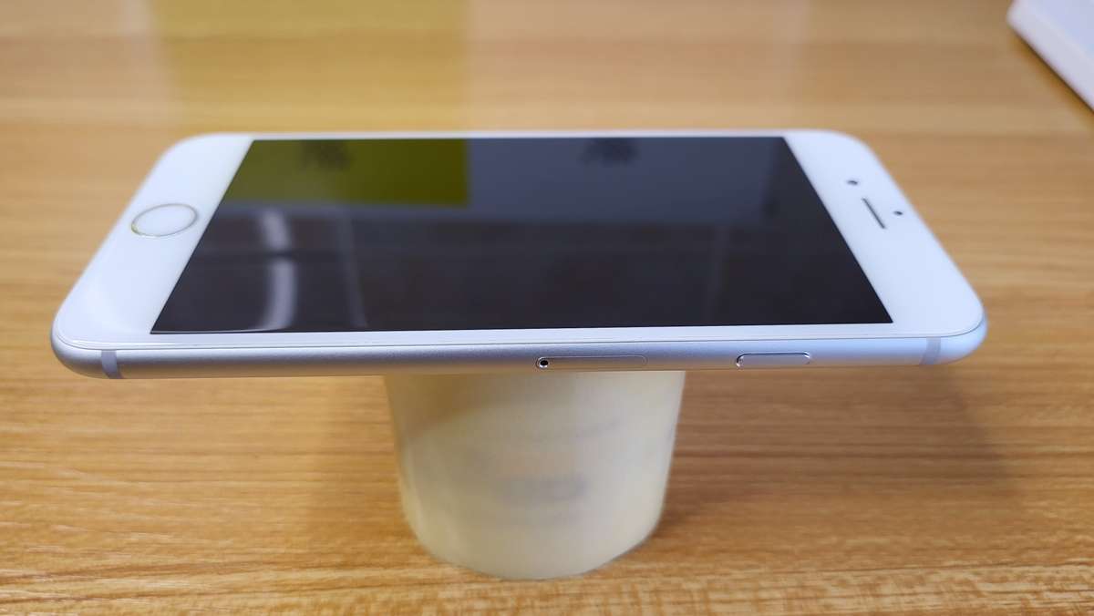 iPhone 6s | Silver | 128GB | Excellent Condition | With Extras