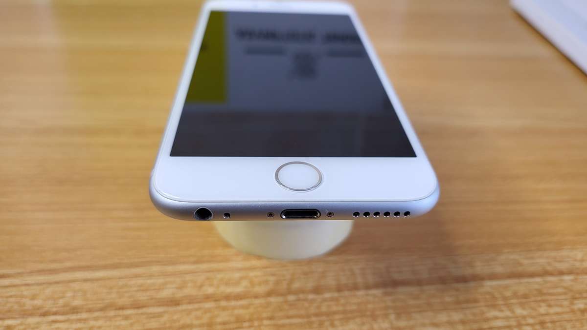 iPhone 6s | Silver | 128GB | Excellent Condition | With Extras