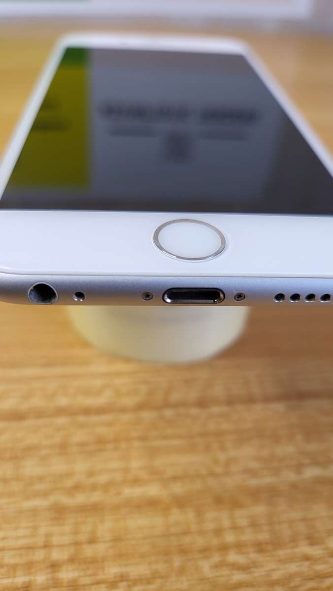 iPhone 6s | Silver | 128GB | Excellent Condition | With Extras