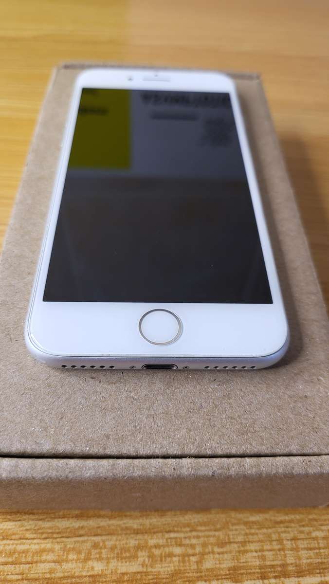 iPhone 8 | 256GB | Silver | Excellent Condition | With Extras