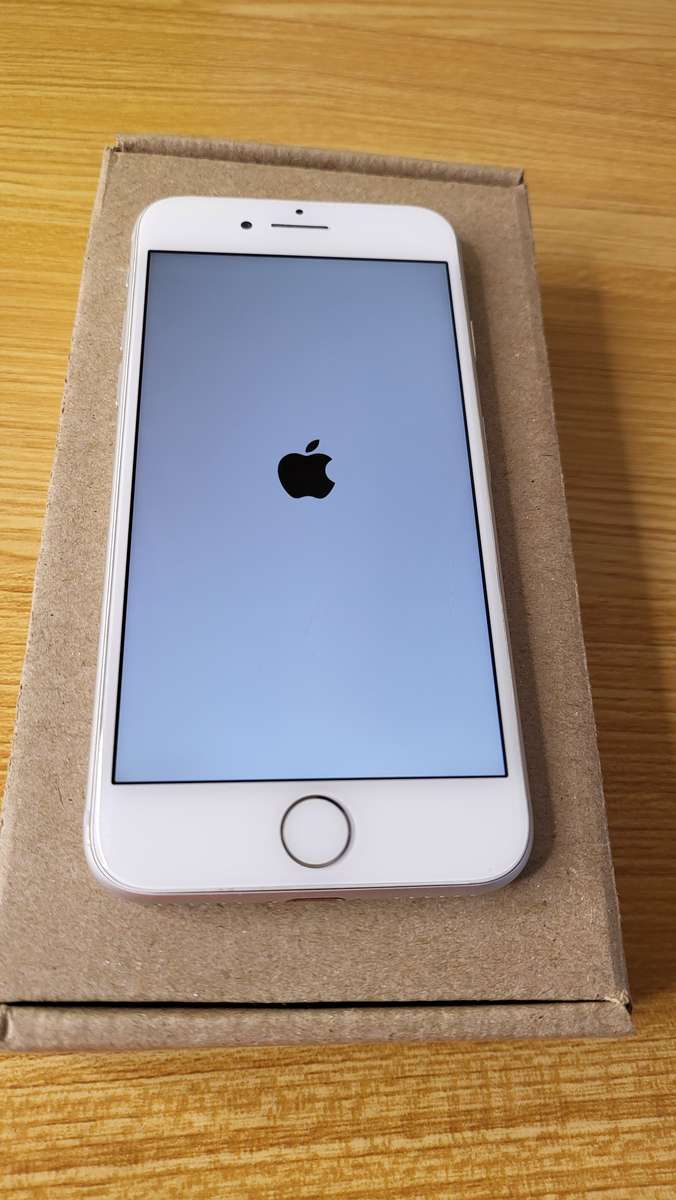 iPhone 8 | 256GB | Silver | Excellent Condition | With Extras