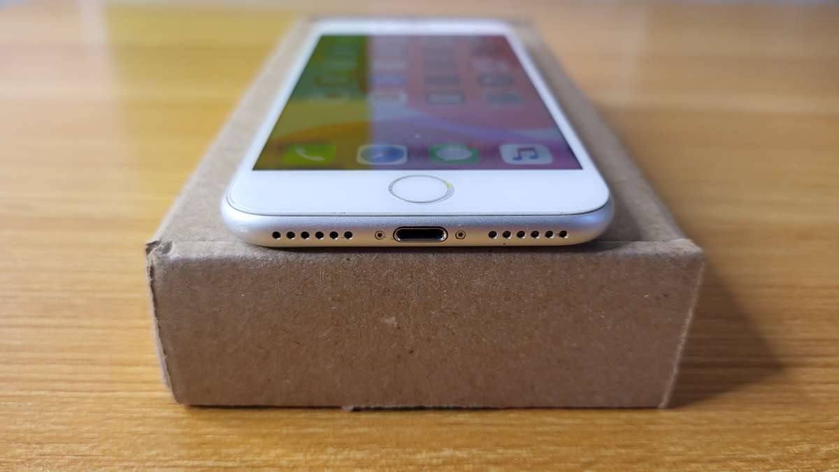 iPhone 8 | 256GB | Silver | Excellent Condition | With Extras