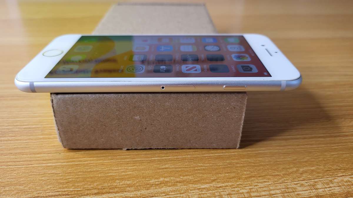 iPhone 8 | 256GB | Silver | Excellent Condition | With Extras