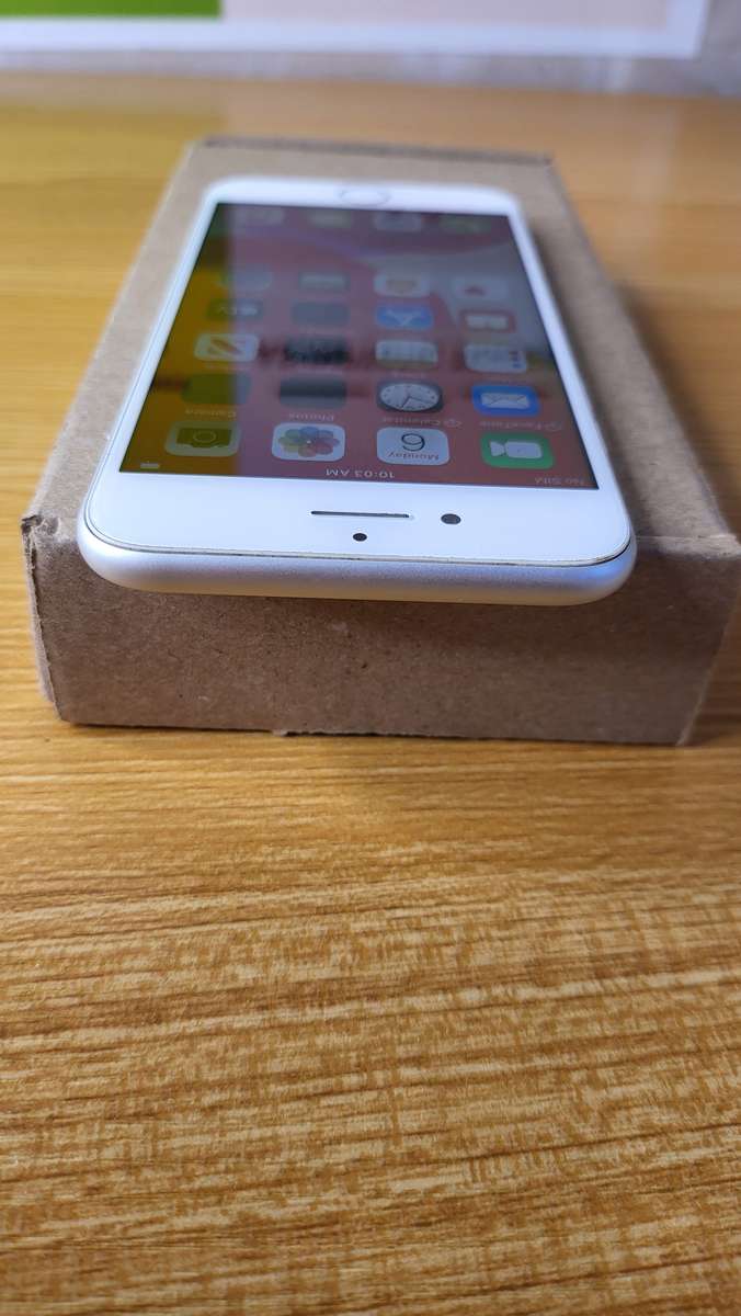 iPhone 8 | 256GB | Silver | Excellent Condition | With Extras