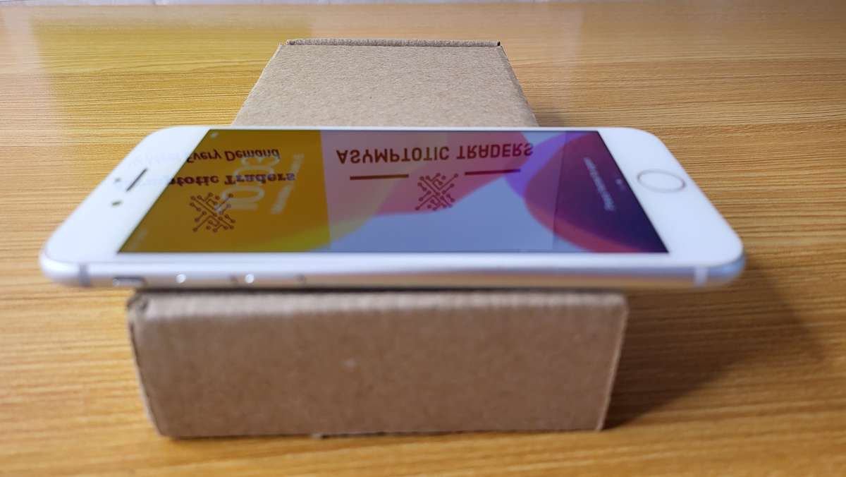 iPhone 8 | 256GB | Silver | Excellent Condition | With Extras