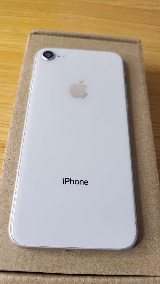 iPhone 8 | 256GB | Silver | Excellent Condition | With Extras