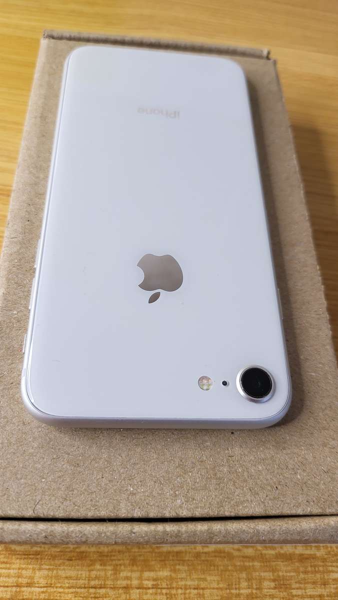 iPhone 8 | 256GB | Silver | Excellent Condition | With Extras