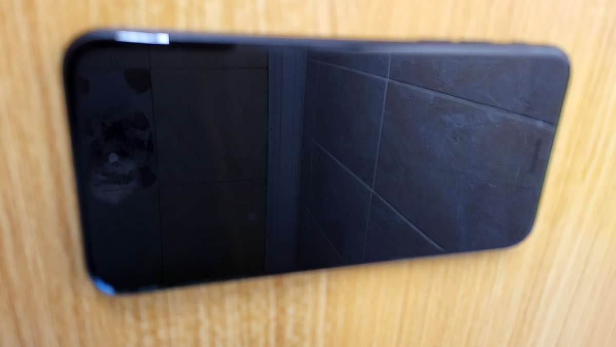 iPhone 7 | 32GB | Black | Very Good Condition | Complete Package