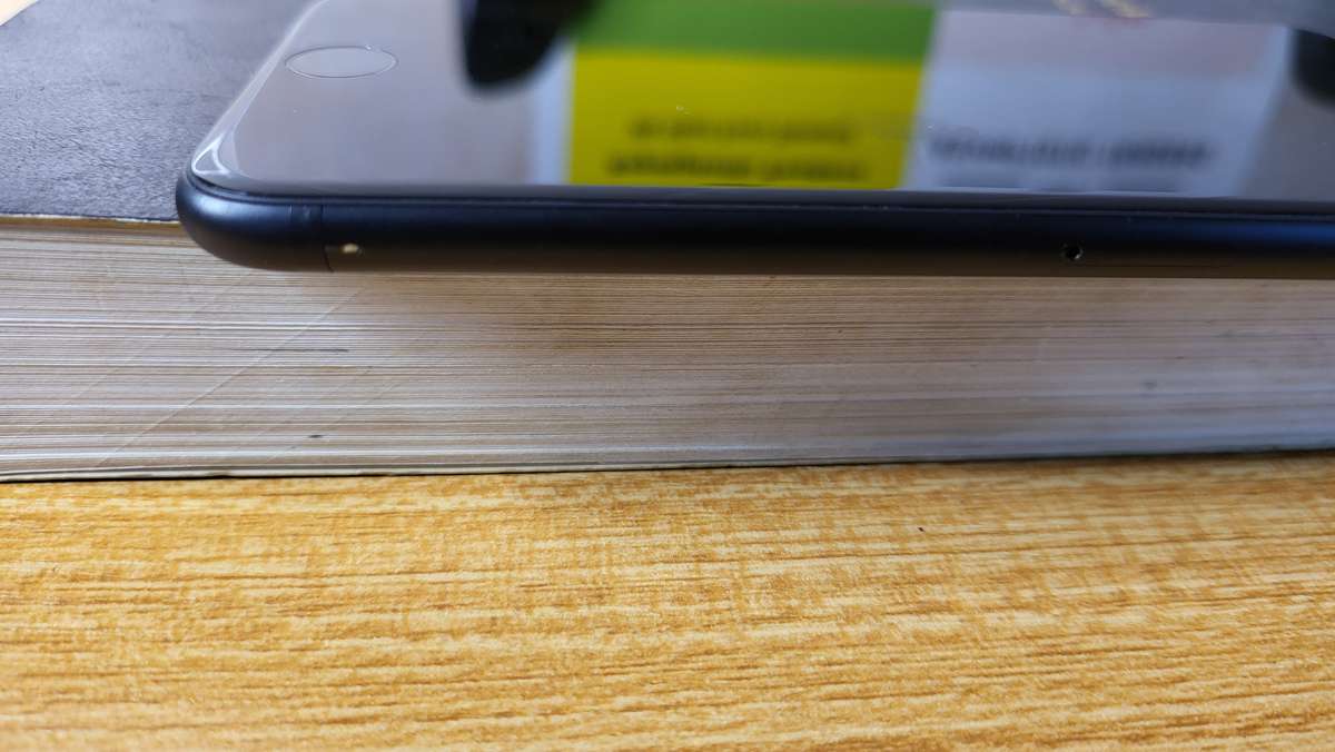 iPhone 7 | 32GB | Black | Very Good Condition | Complete Package