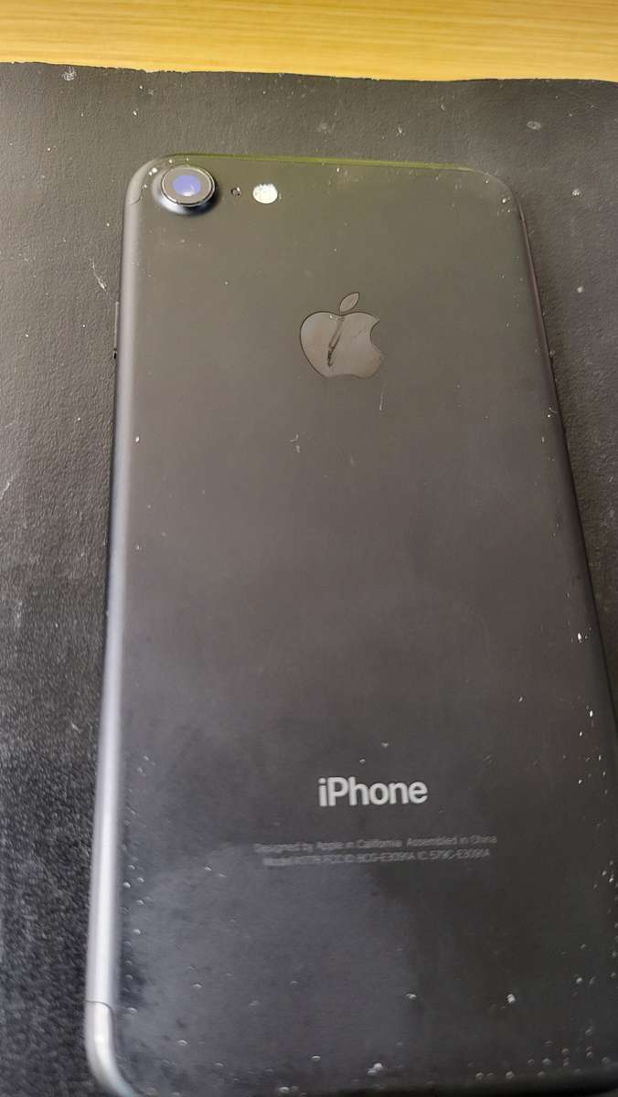 iPhone 7 | 32GB | Black | Very Good Condition | Complete Package