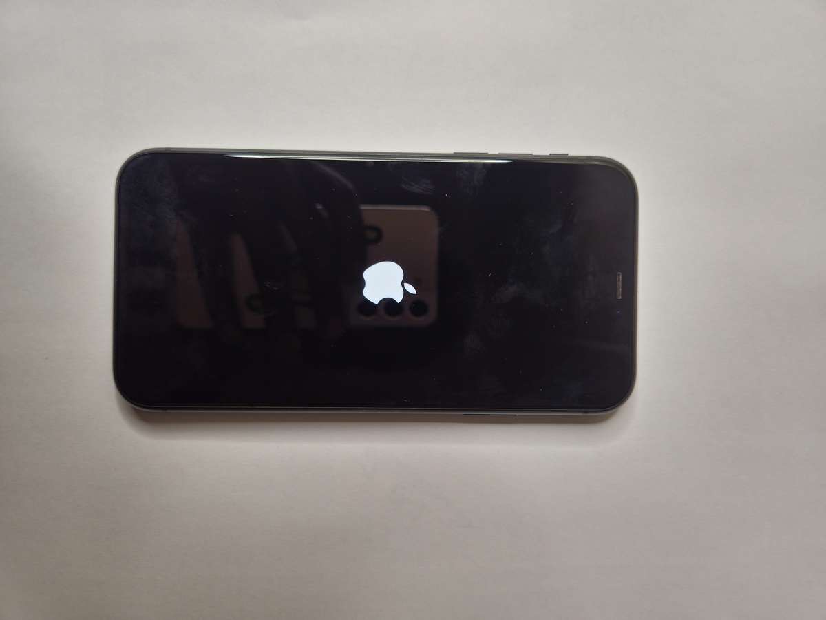 iPhone 11 - Black - 64GB