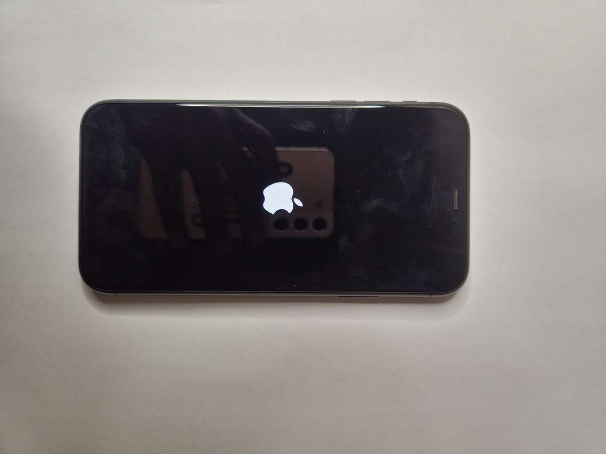 iPhone 11 - Black - 64GB