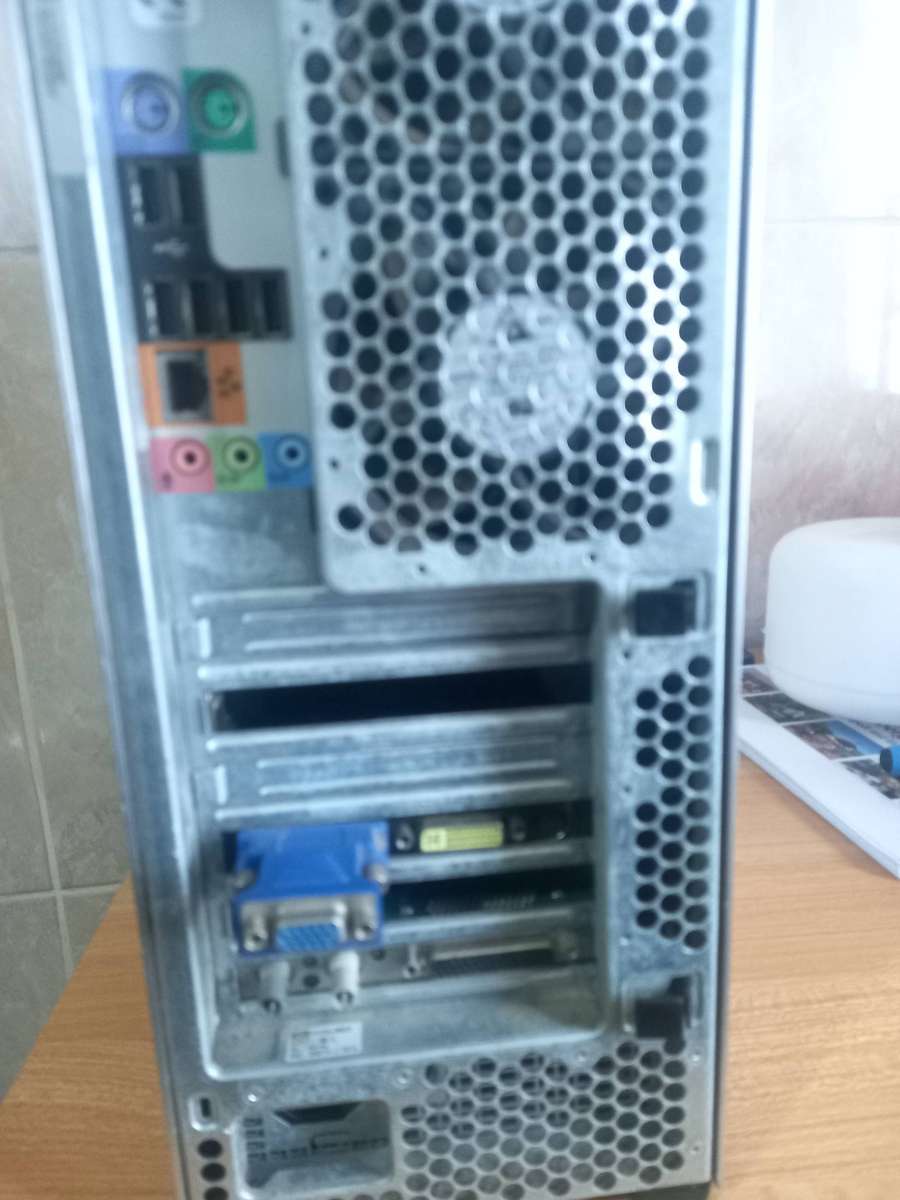HP Z600 Workstation - Intel Xeon - 250GB HDD  - 2TB HDD -  Win 11 - Good Condition