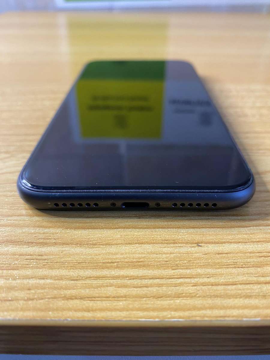iPhone 11 - Black - 128GB