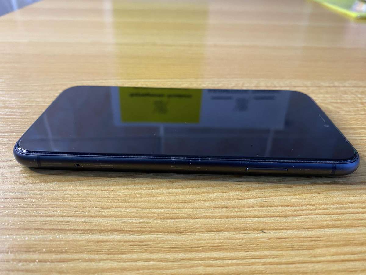 iPhone 11 - Black - 128GB