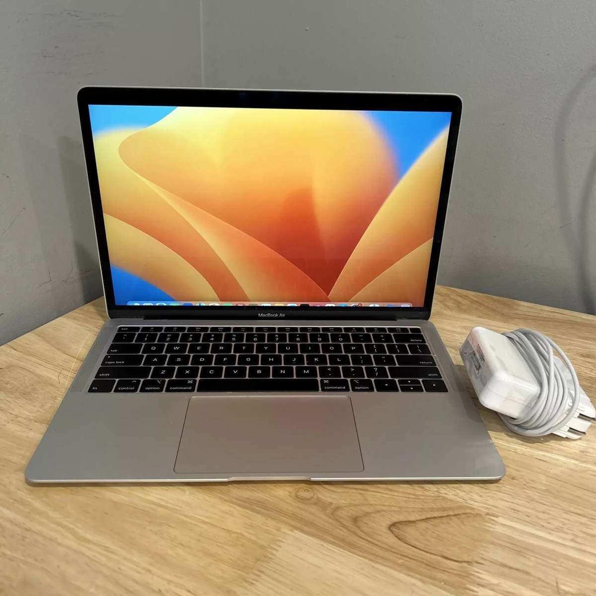 Apple MacBook Air 13" - 2019 - Core i5 - 8GB - 256GB - Excellent Condition