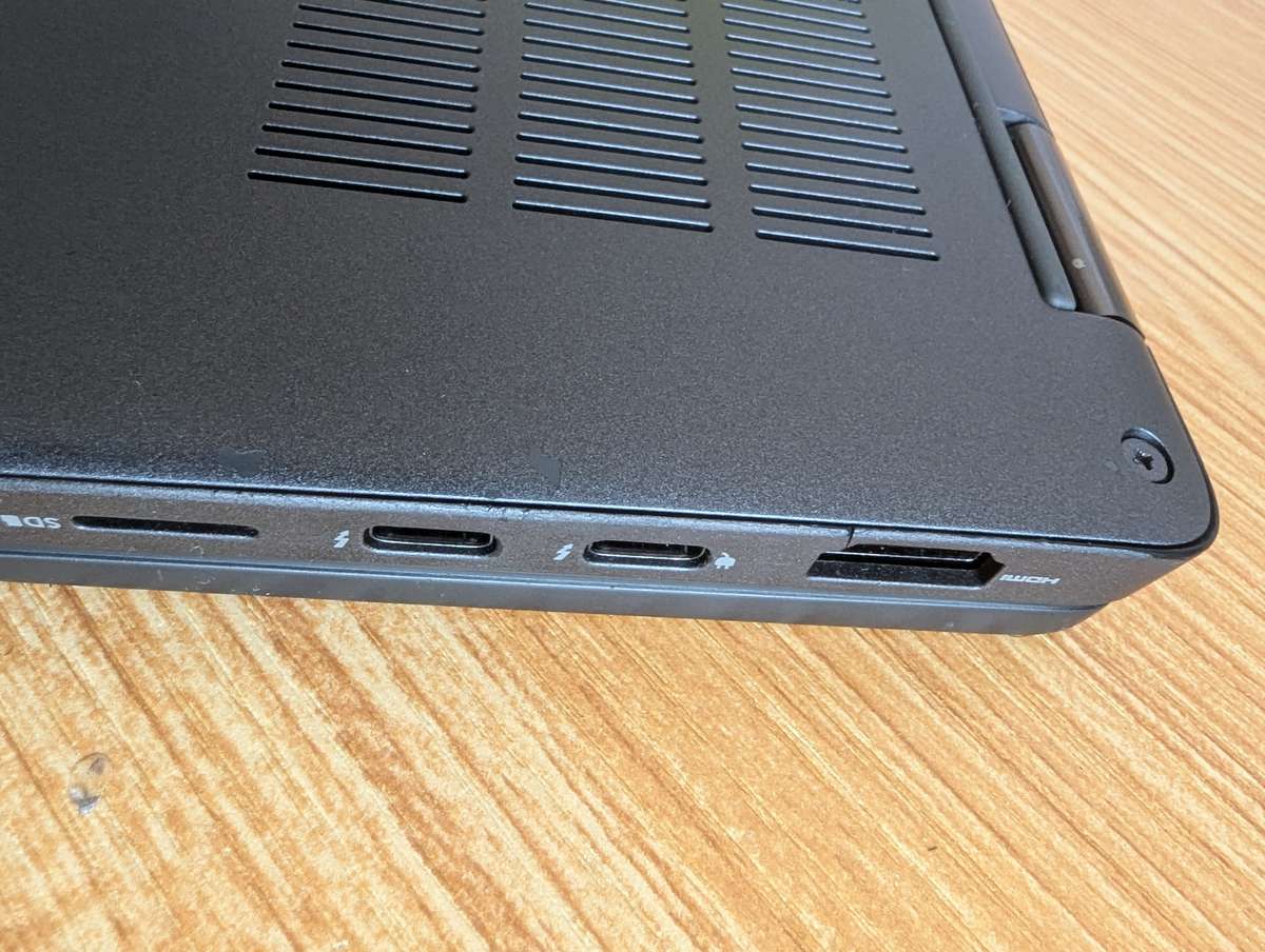 DELL Latitude 7410 Touchscreen 2 in 1 Tablet + Laptop 10th Gen i5, 8GB Ram, 256GB SSD | Carbon fibre