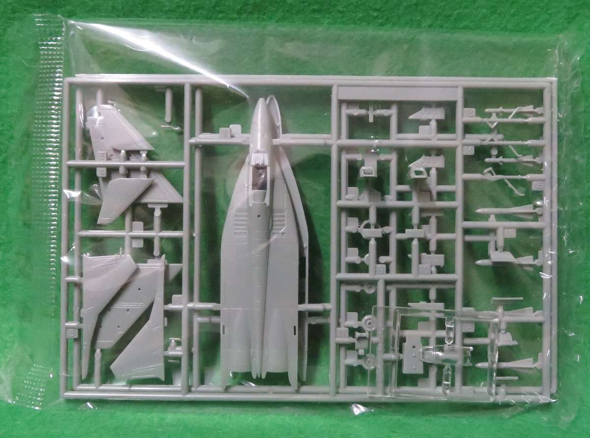 **Academy**Model kit**Mig 29 - Fulcrum**Vintage**Scale 1/144**
