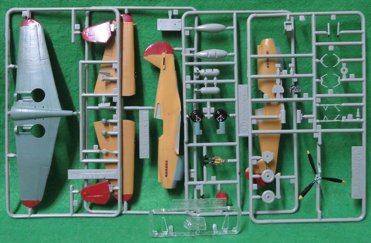 **Academy**Model kit**Tomahawk - Curtiss P-40B**Vintage**Scale 1/72**Some parts painted**