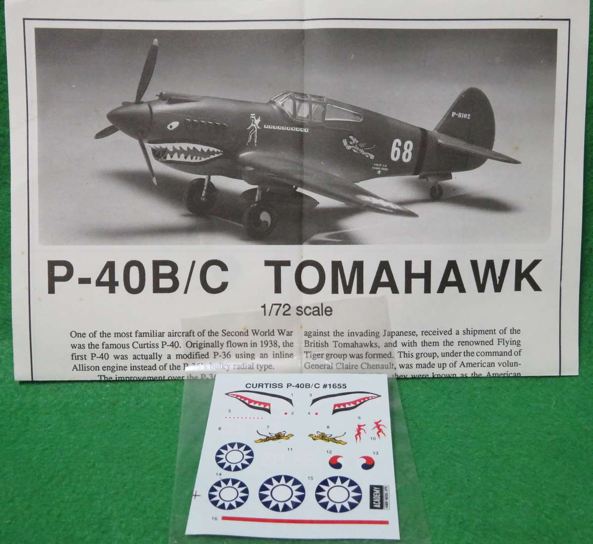 **Academy**Model kit**Tomahawk - Curtiss P-40B**Vintage**Scale 1/72**Some parts painted**