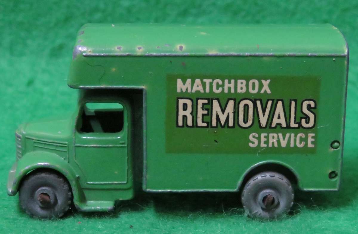 **Lesney No.17**Bedford Truck - Matchbox Removals Service**Made in England**Vintage**
